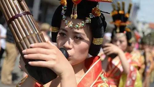图片10:吹笙